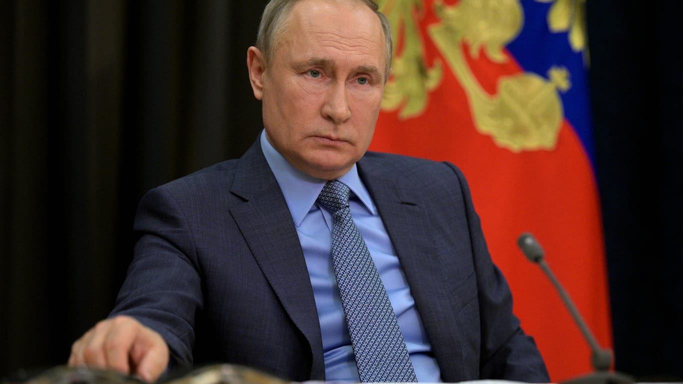 Wladimir Putin: Der russische Präsident entgegnet den USA und Tschechien mit Strafmaßnahmen.