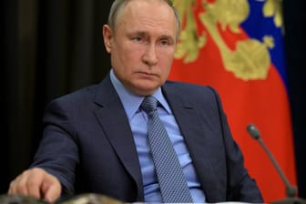 Wladimir Putin: Der russische Präsident entgegnet den USA und Tschechien mit Strafmaßnahmen.