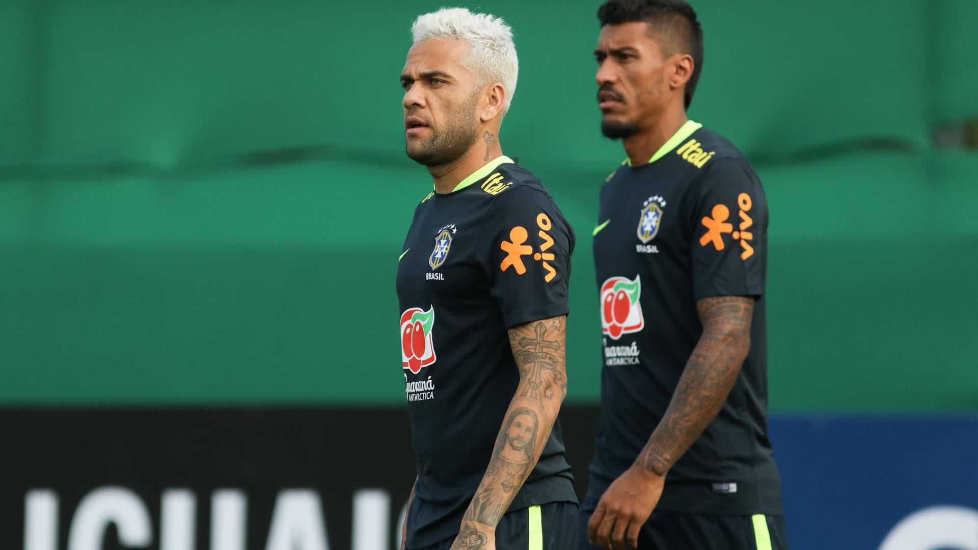 Dani Alves (vo.): Der Verteidiger absolvierte bisher 118 Länderspiele für Brasilien. Dabei gelangen ihm acht Treffer.