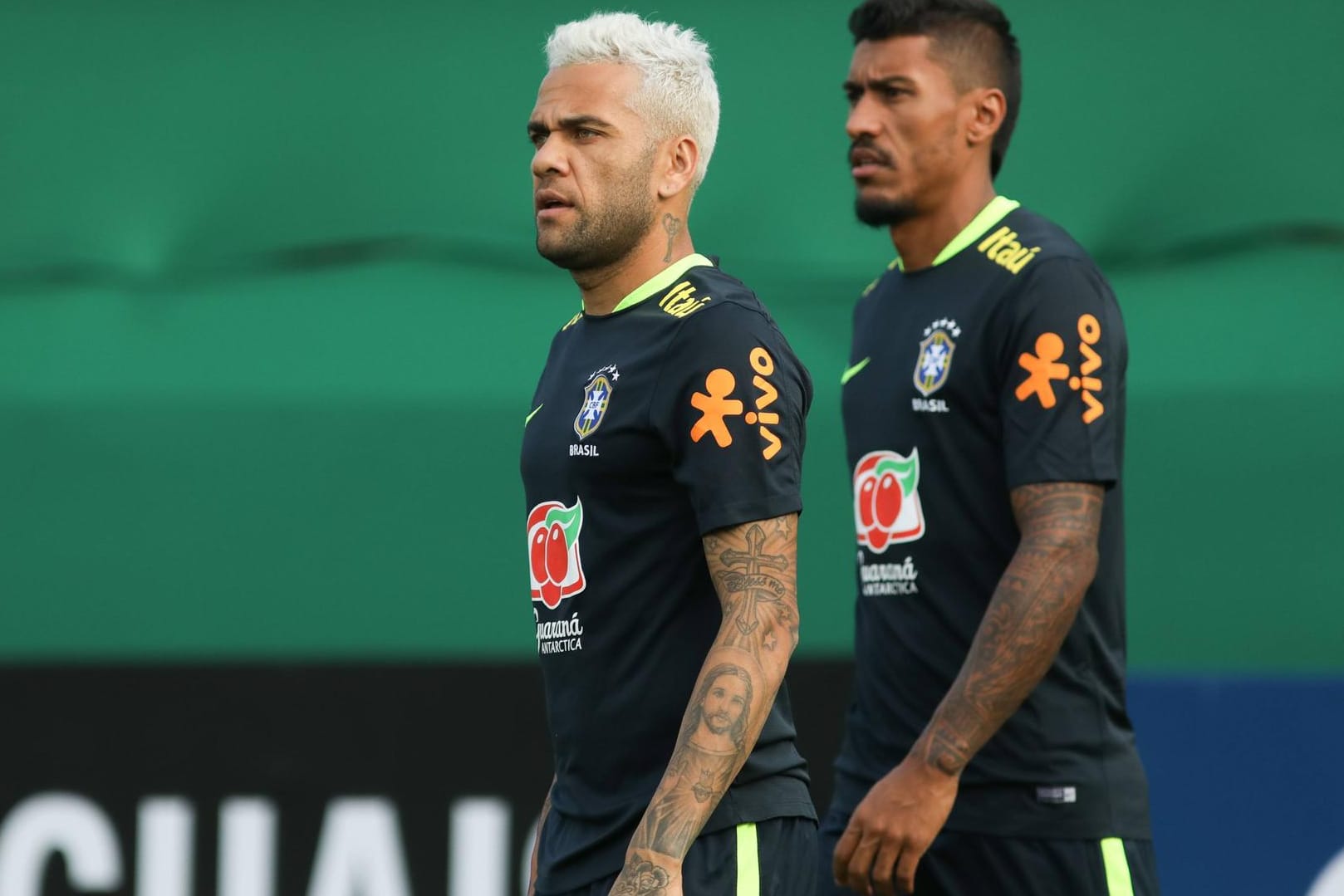 Dani Alves (vo.): Der Verteidiger absolvierte bisher 118 Länderspiele für Brasilien. Dabei gelangen ihm acht Treffer.