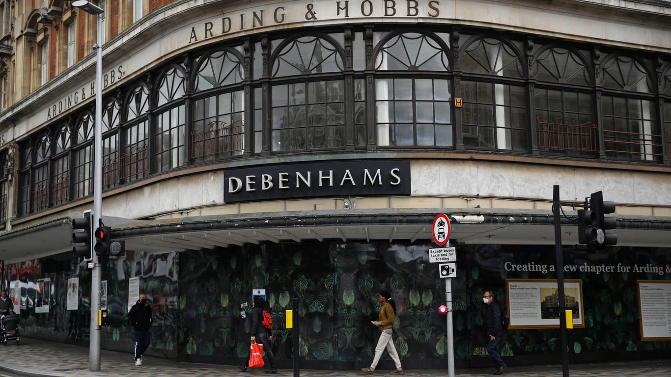 Blick auf eine der Debenhams-Filialen. Die insolvente britische Kaufhauskette Debenhams hat am Samstag nach 243 Jahren ihre letzten Filialen geschlossen.