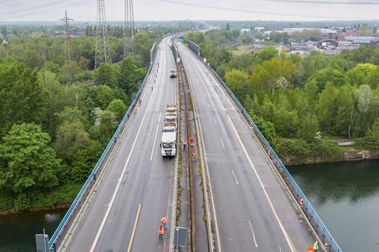 Belastungstest für beschädigte A43-Brücke