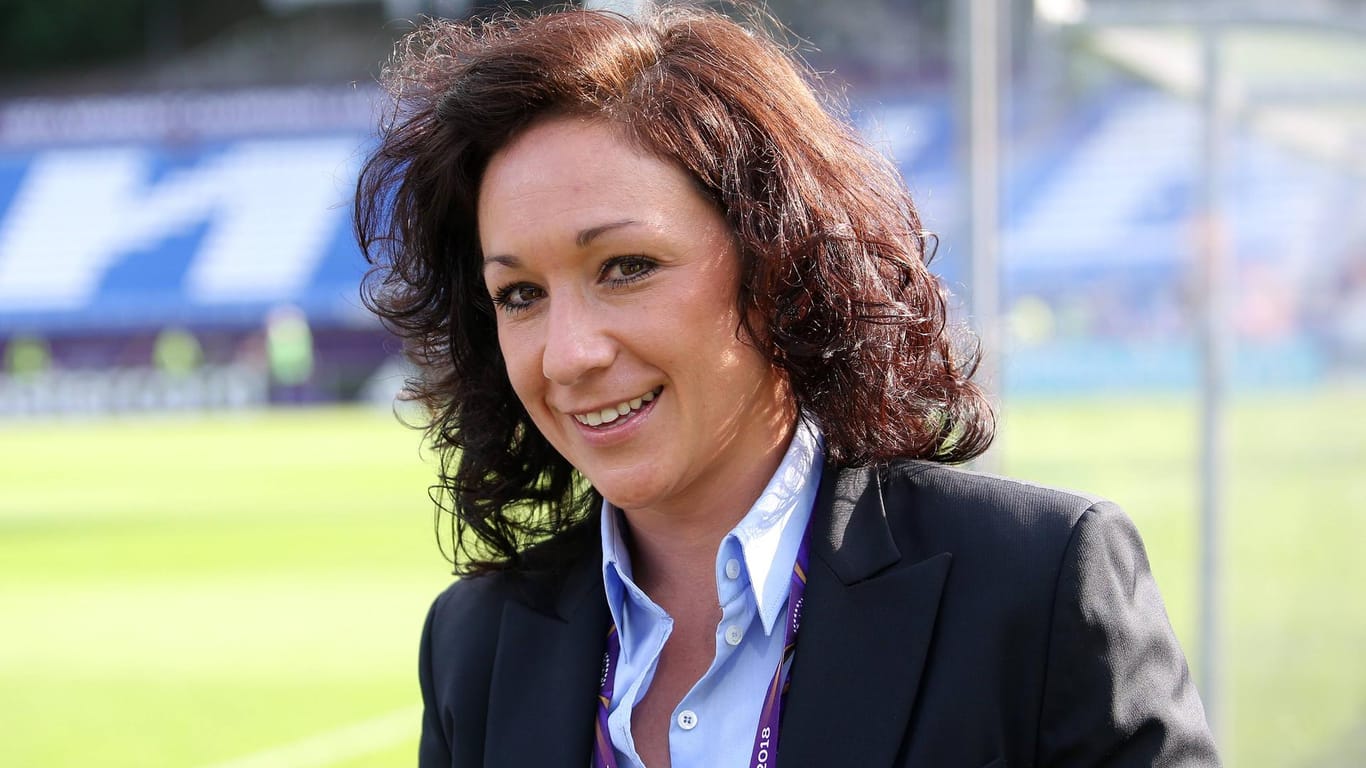 Nadine Keßler: Die frühere DFB-Nationalspielerin wünscht sich eine Frau an der Spitze des Fußballverbandes.
