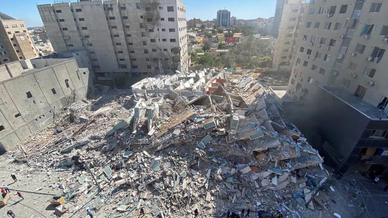 Die Überreste des Dschala-Hochhauses in Gaza-Stadt: In dem zerstörten Gebäude waren die Büros mehrerer Medienunternehmen.