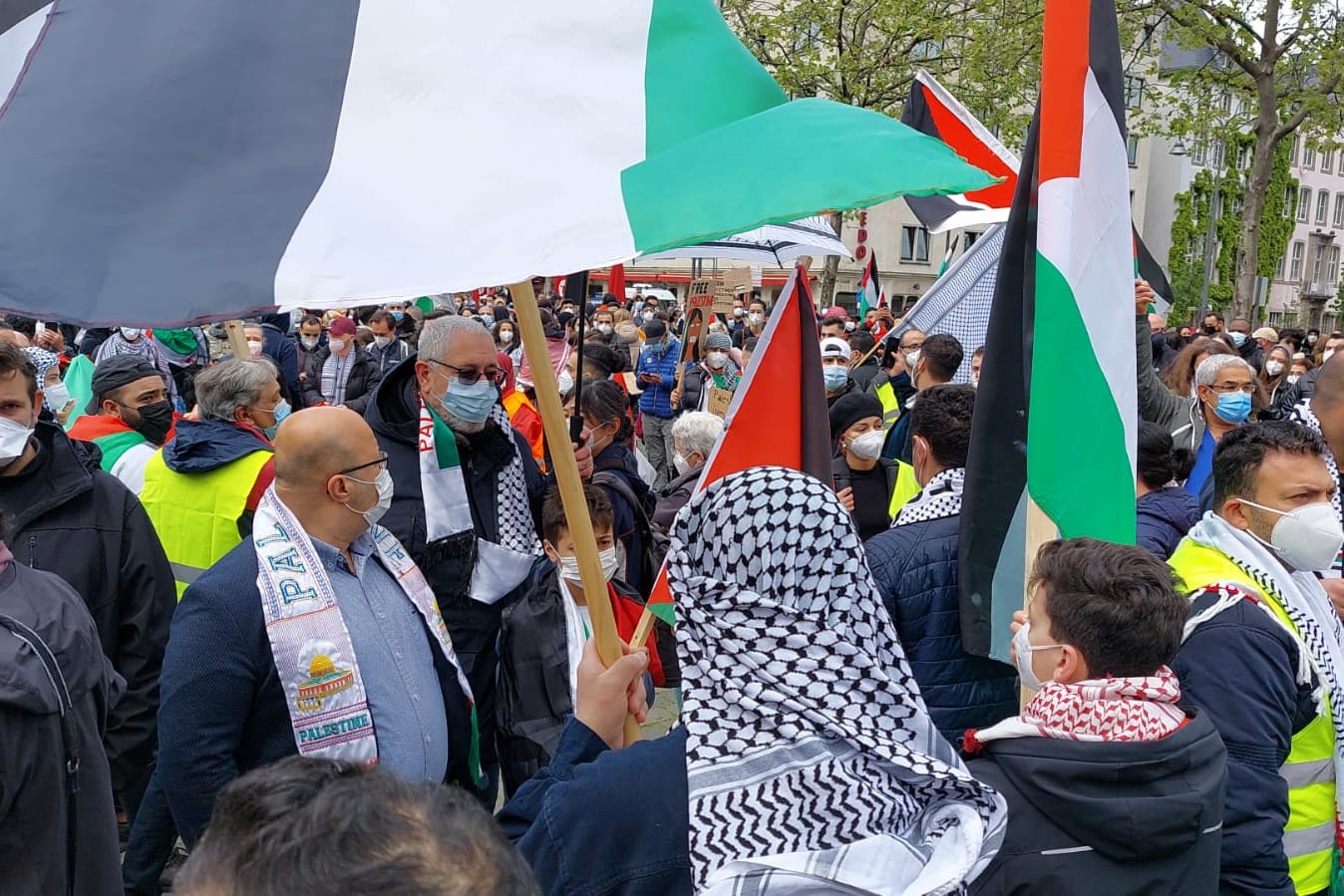 Demonstrierende stehen auf dem Heumarkt: Die Veranstaltung verlief friedlich.