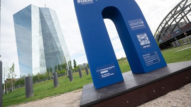 Der Buchstabe "n", der zum Motto des 3. Der Buchstabe "n", der zum Motto des 3.