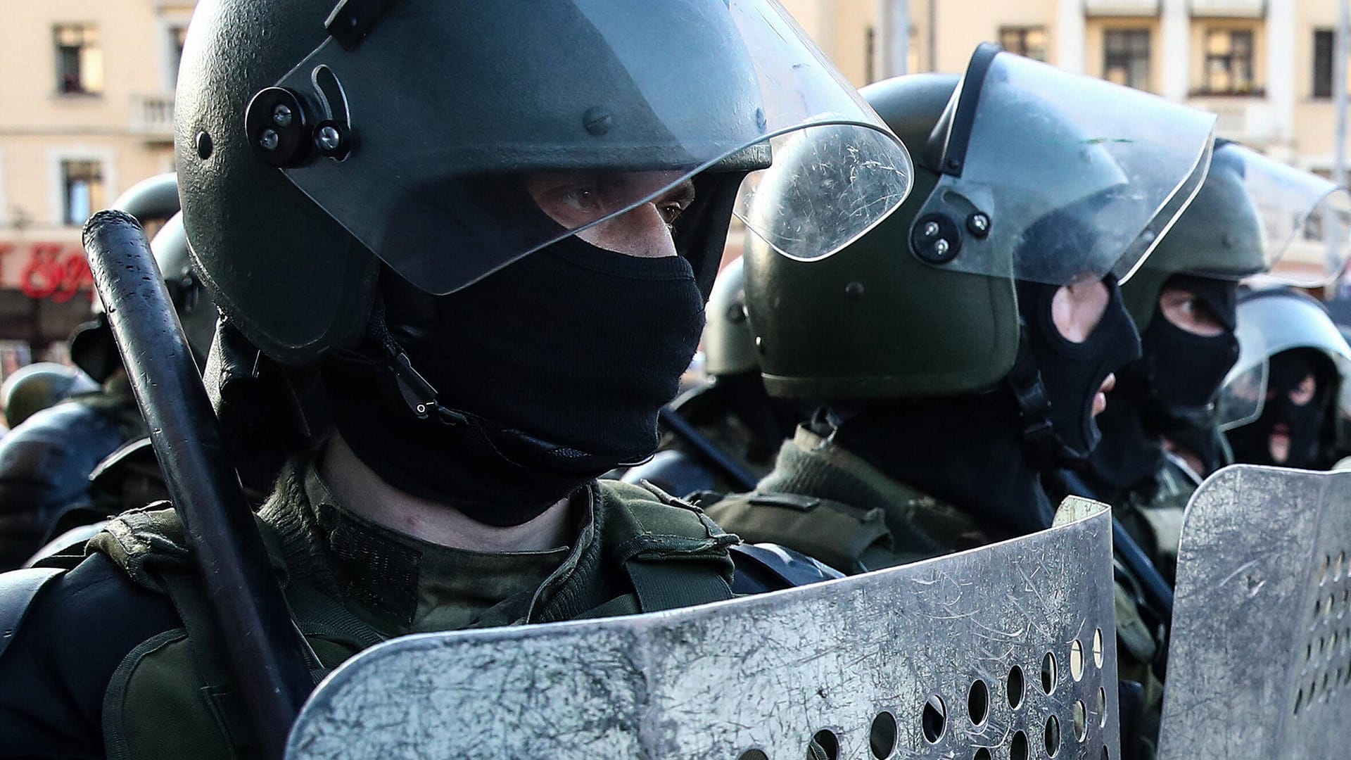 Polizei bei einer Demo in Minsk (Symbolbild): Ein Journalist der Deutschen Welle wurde verhaftet und verurteilt. Polizei bei einer Demo in Minsk (Symbolbild): Ein Journalist der Deutschen Welle wurde verhaftet und verurteilt.