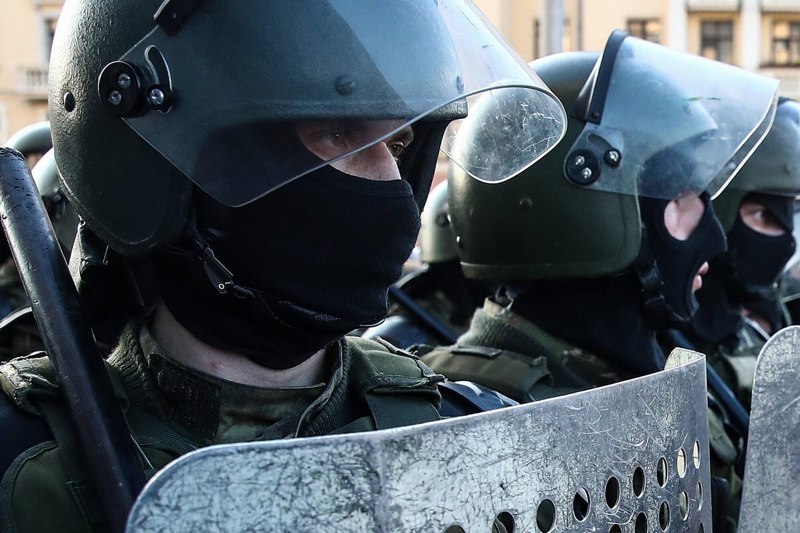 Polizei bei einer Demo in Minsk (Symbolbild): Ein Journalist der Deutschen Welle wurde verhaftet und verurteilt.