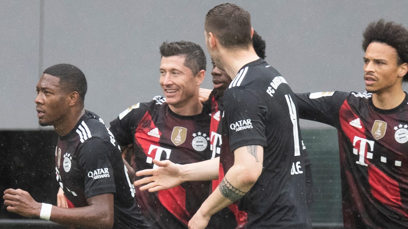 Robert Lewandowski (2. v. l.): Der Pole hat die magische 40-Tore-Marke durchbrochen