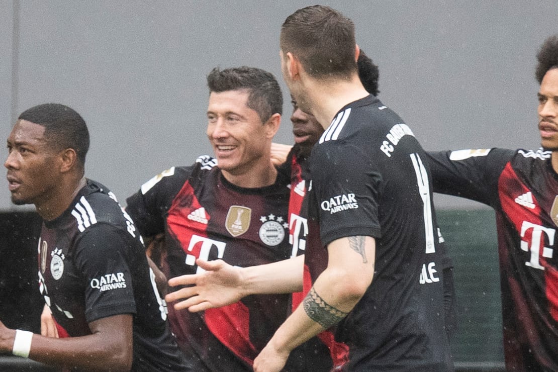 Robert Lewandowski (2. v. l.): Der Pole hat die magische 40-Tore-Marke durchbrochen