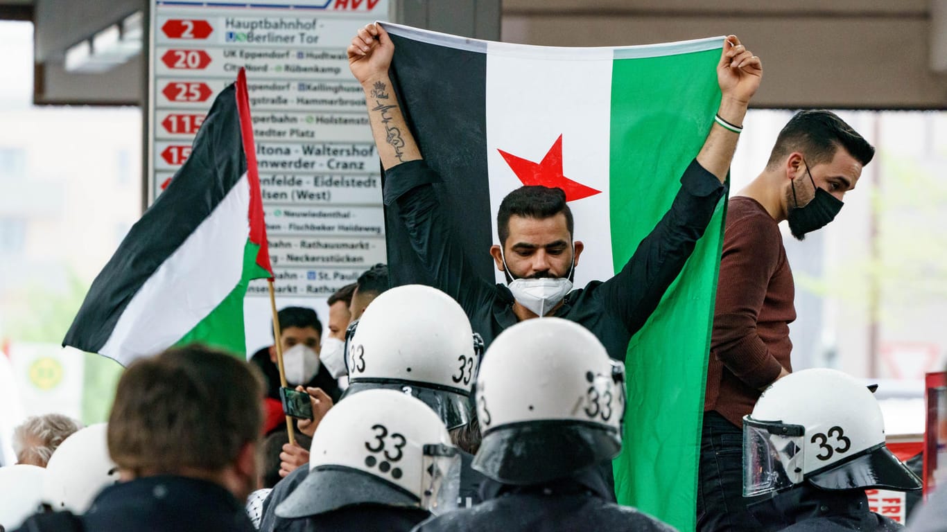 Pro-Palästina-Demonstranten in Hamburg: Auch hier war die Stimmung aufgeheizt.