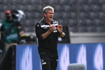 Friedhelm Funkel feuert sein Team im vorletzten Heimspiel gegen Hertha BSC an. Nach dem Remis muss der FC weiter zittern, hat aber die Chance auf den Klassenerhalt bewahrt.