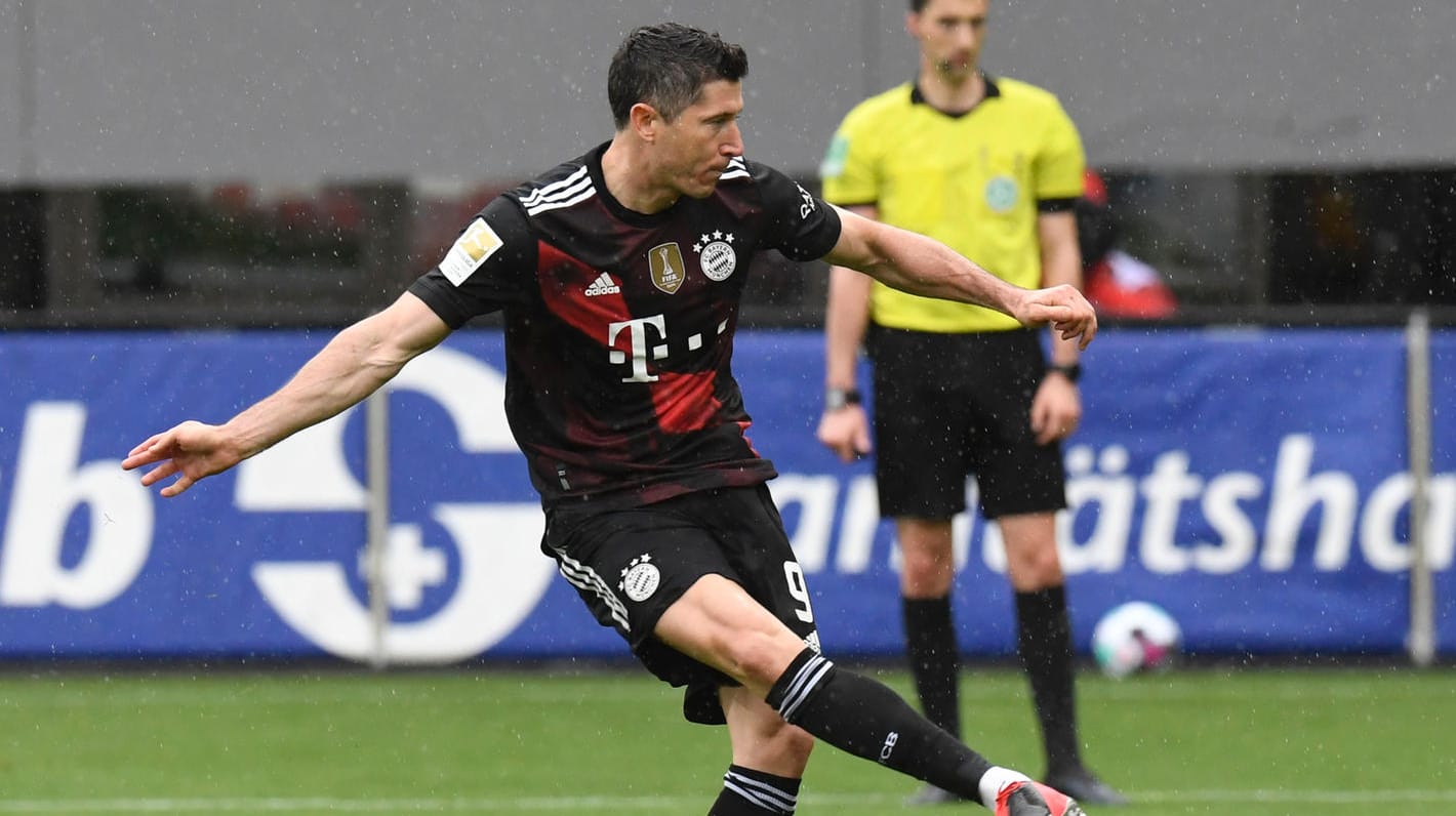 Robert Lewandowski: Der Bayern-Star hat über den entscheidenden Moment vor seinem Torrekord gesprochen. Robert Lewandowski: Der Bayern-Star hat über den entscheidenden Moment vor seinem Torrekord gesprochen.