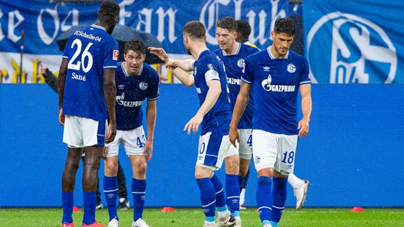 Seltenes Glücksgefühl: Absteiger Schalke feierte gegen Frankfurt den erst dritten Saisonsieg.