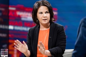 Annalena Baerbock, Kanzlerkandidatin von Bündnis 90/Die Grünen, spricht in der ZDF-Sendung "Was nun,.