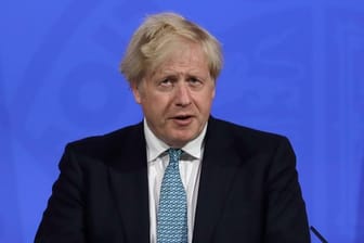 Boris Johnson, Premierminister von Großbritannien, spricht bei einer Pressekonferenz zur Corona-Pandemie.