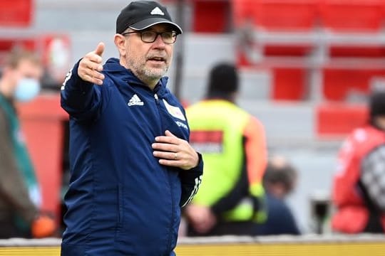 Trainer Urs Fischer geht mit Union Berlin als Tabellen-Siebter in den letzten Spieltag.