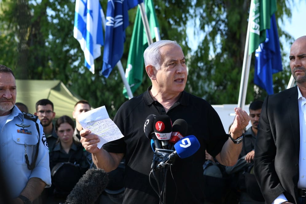 Israels Premierminister Benjamin Netanjahu: Israel versuche, "mit großer Präzision" gegen Hamas die zurückzuschlagen, sagt er.