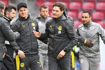 Edin Terzic (M.): Der Trainer führte Dortmund erst zum Pokalsieg und dann zur Champions-League-Qualifikation.