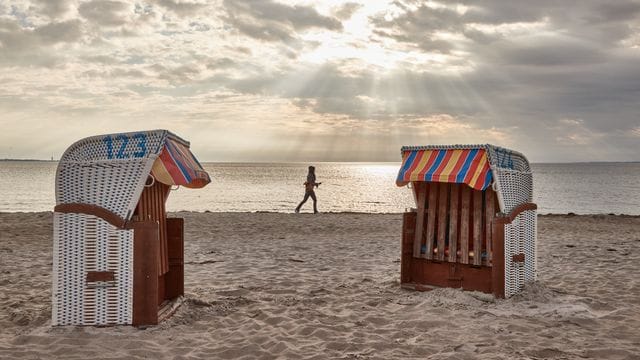 Unter bestimmen Auflagen ist Urlaub in ganz Schleswig-Holstein wieder möglich. Unter bestimmen Auflagen ist Urlaub in ganz Schleswig-Holstein wieder möglich.