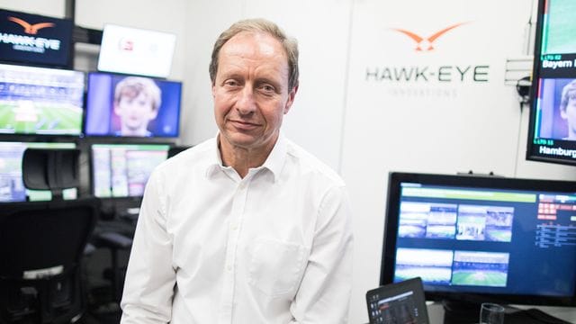 Hellmut Krug äußert deutliche Kritik am Einsatz des Videoassistenten. Hellmut Krug äußert deutliche Kritik am Einsatz des Videoassistenten.