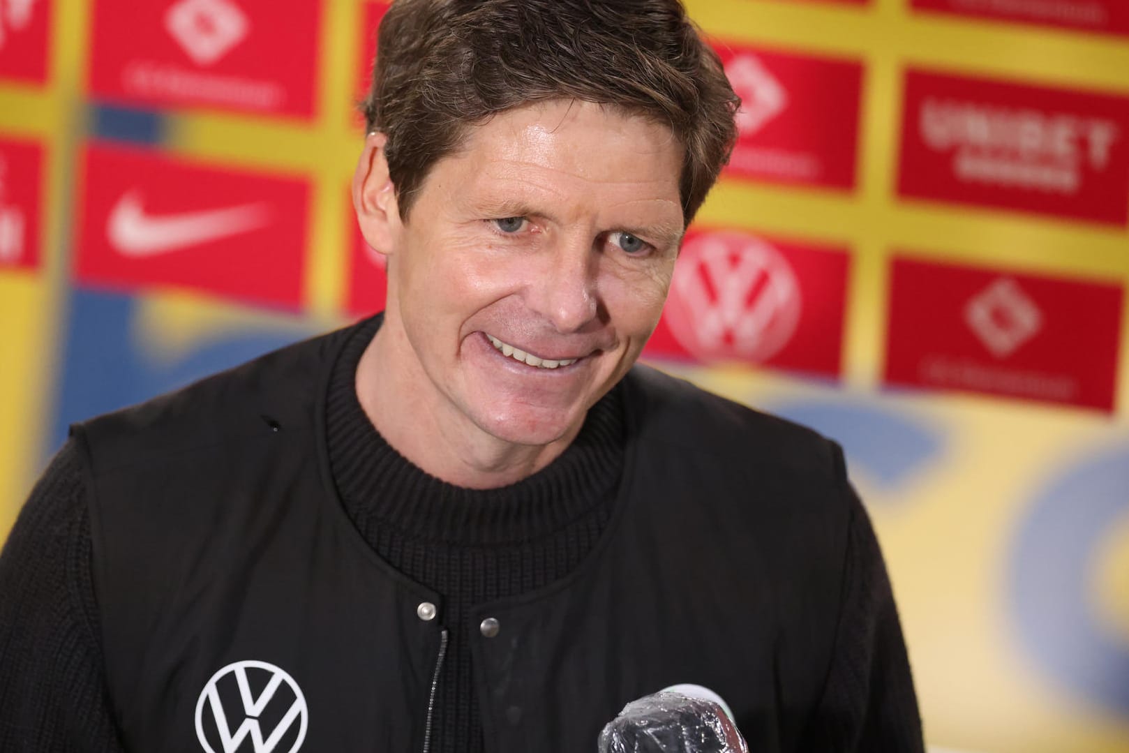 Oliver Glasner: Der Wolfsburg-Trainer wollte sich nicht zu seiner Zukunft äußern.
