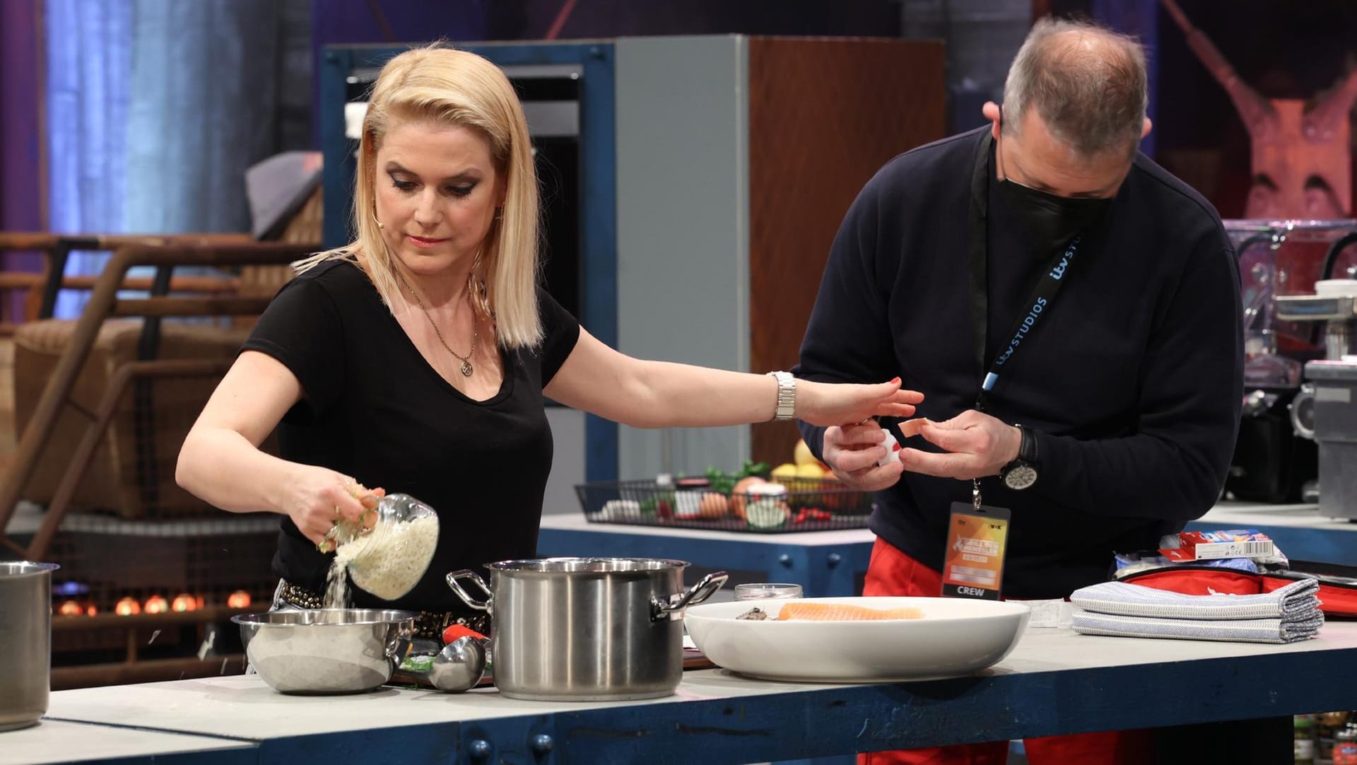 Jeanette Biedermann: Sie verletzte sich bei Kochen und musste medizinisch versorgt werden.