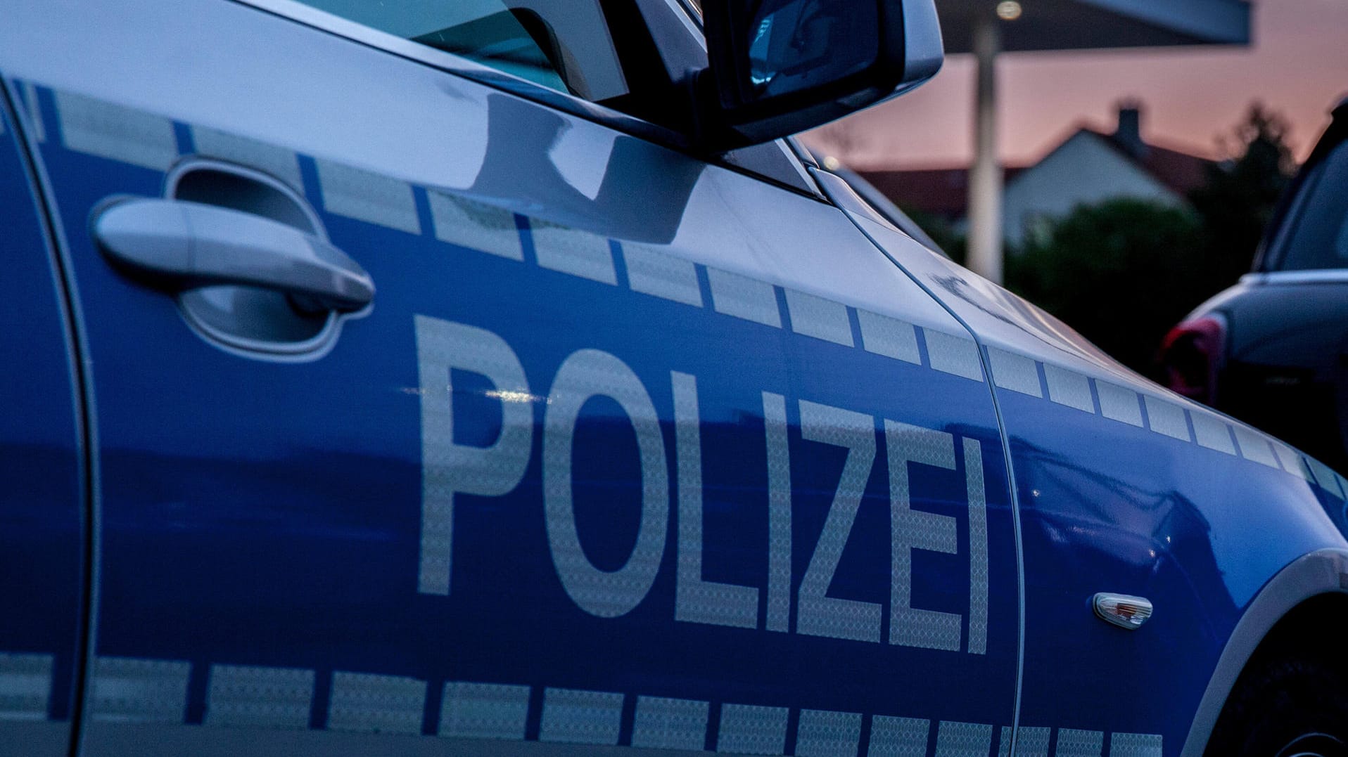 Berlin: Die Polizei hat sich eine Verfolgungsjagd mit einem Raser geliefert. Berlin: Die Polizei hat sich eine Verfolgungsjagd mit einem Raser geliefert.