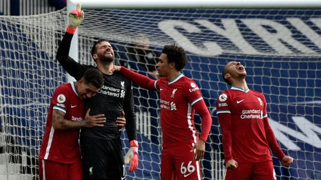 Liverpools Keeper Alisson Becker schoss das entscheidende Tor gegen West Bromwich Albion.