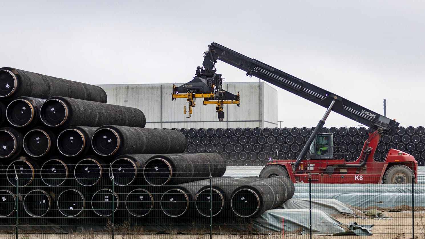 Rohre für Nord Stream 2: Die Ostseepipeline zwischen Russland und Deutschland ist politisch höchst umstritten.