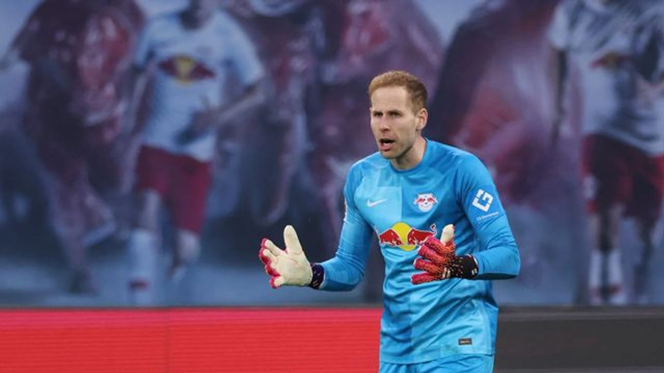 Leipzigs Torwart Peter Gulacsi will auch eine kleine Verletzung am Finger auskurieren.