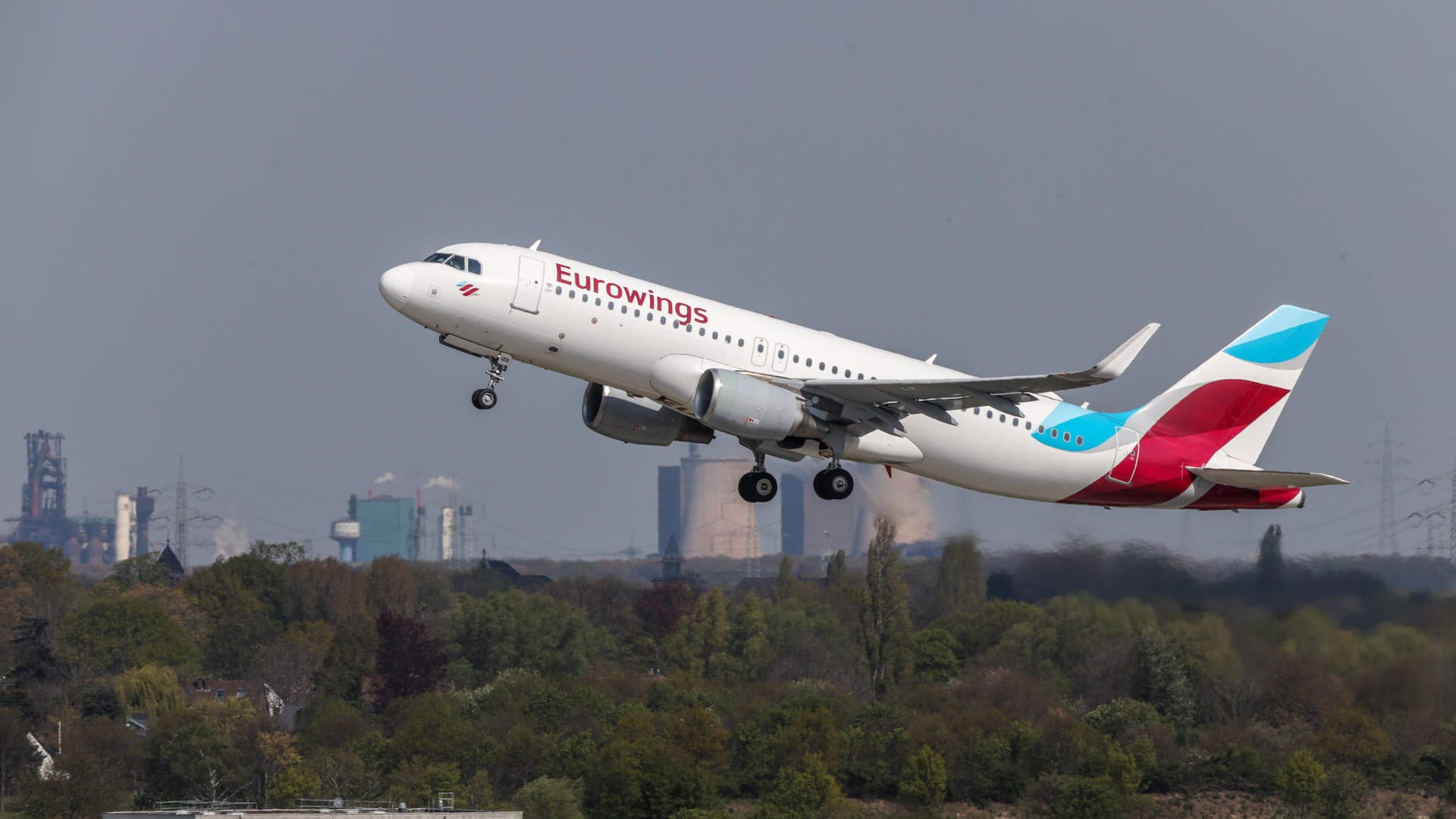 Urlaub: Zum Ende des Sommers rechnet Eurowings-Chef Jens Bischof mit einem fast schon wieder normalen Reisegeschäft.