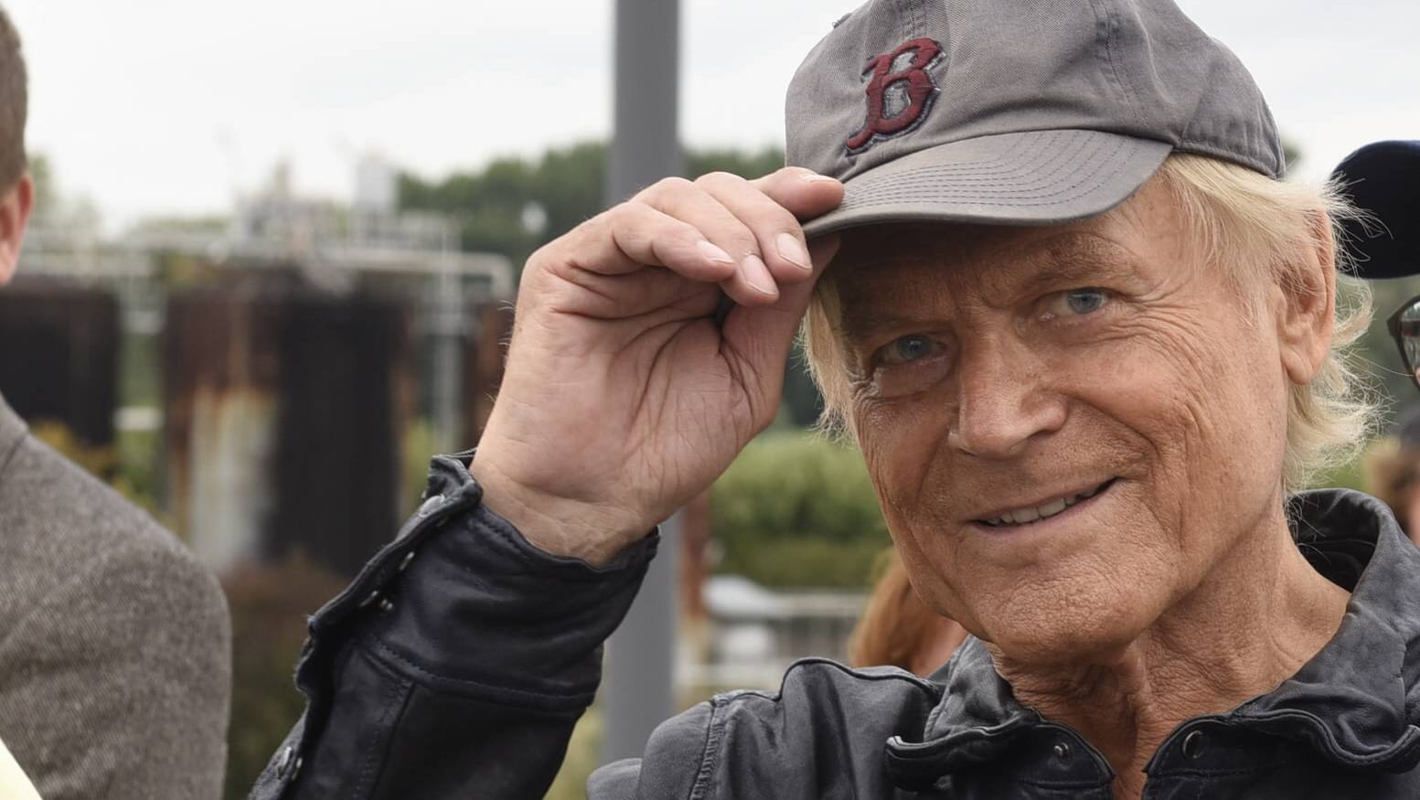 Mario Girotti alias Terence Hill: Der BVB hat dem 82-Jährigen ein signiertes Trikot geschickt.