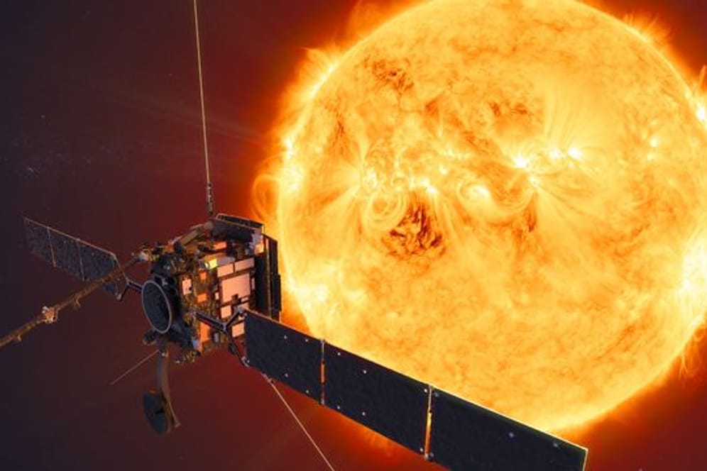 Die Sonde Solar Orbiter vor der Sonne (undatierte Grafik).