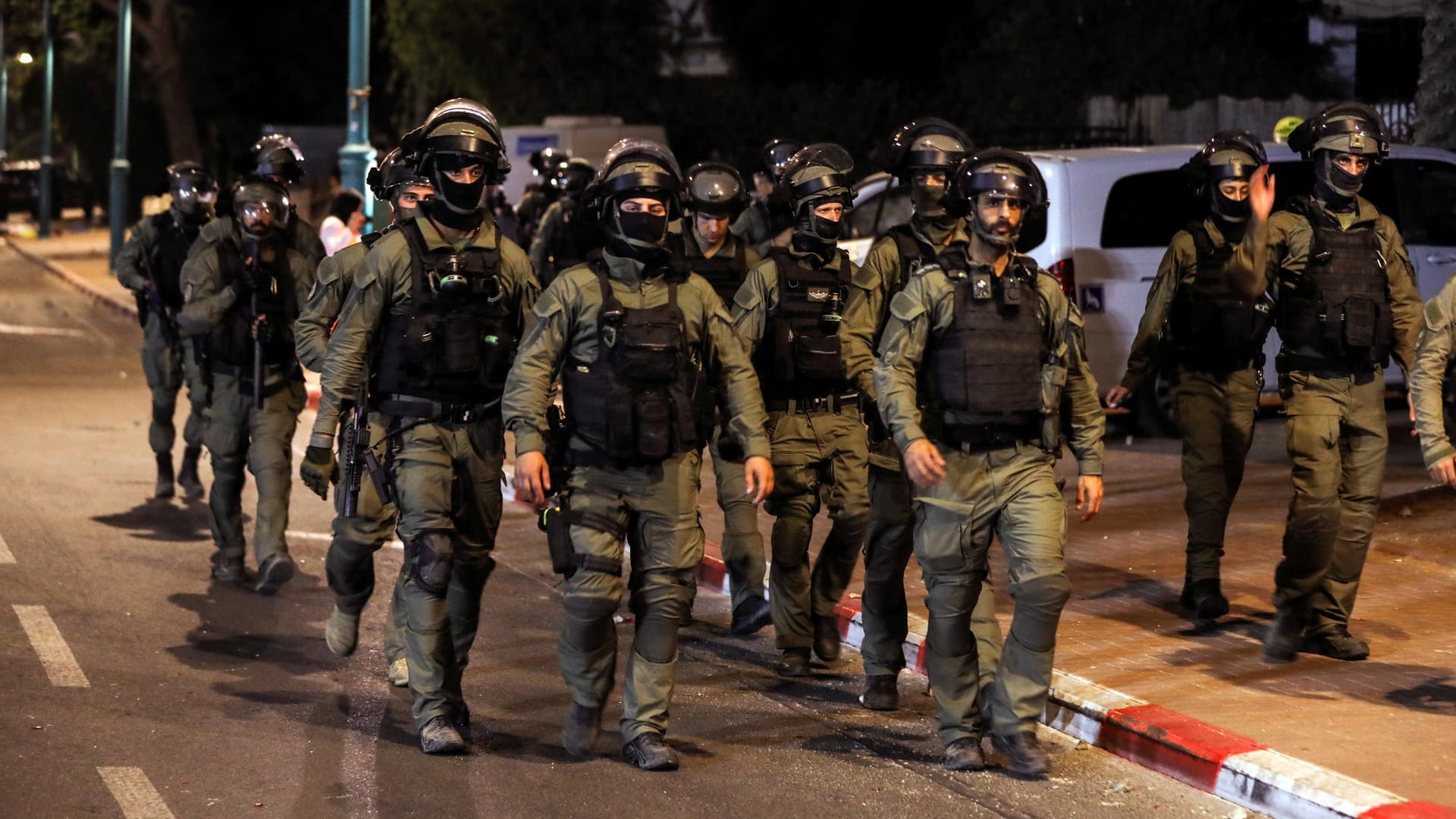 Israelische Sicherheitskräfte patrouillieren in der Stadt Lod: Immer wieder kommt es zu gewaltsamen Ausschreitungen