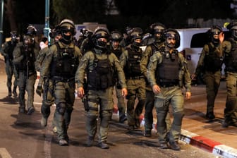 Israelische Sicherheitskräfte patrouillieren in der Stadt Lod: Immer wieder kommt es zu gewaltsamen Ausschreitungen