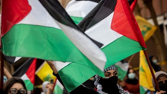 Libanesen drücken bei einer Kundgebung ihre Solidarität mit dem palästinensischen Volk aus. Libanesen drücken bei einer Kundgebung ihre Solidarität mit dem palästinensischen Volk aus.