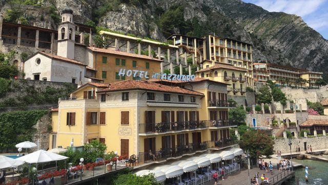 Limone sul Garda ist vor allem bei ausländischen Touristen beliebt. Limone sul Garda ist vor allem bei ausländischen Touristen beliebt.