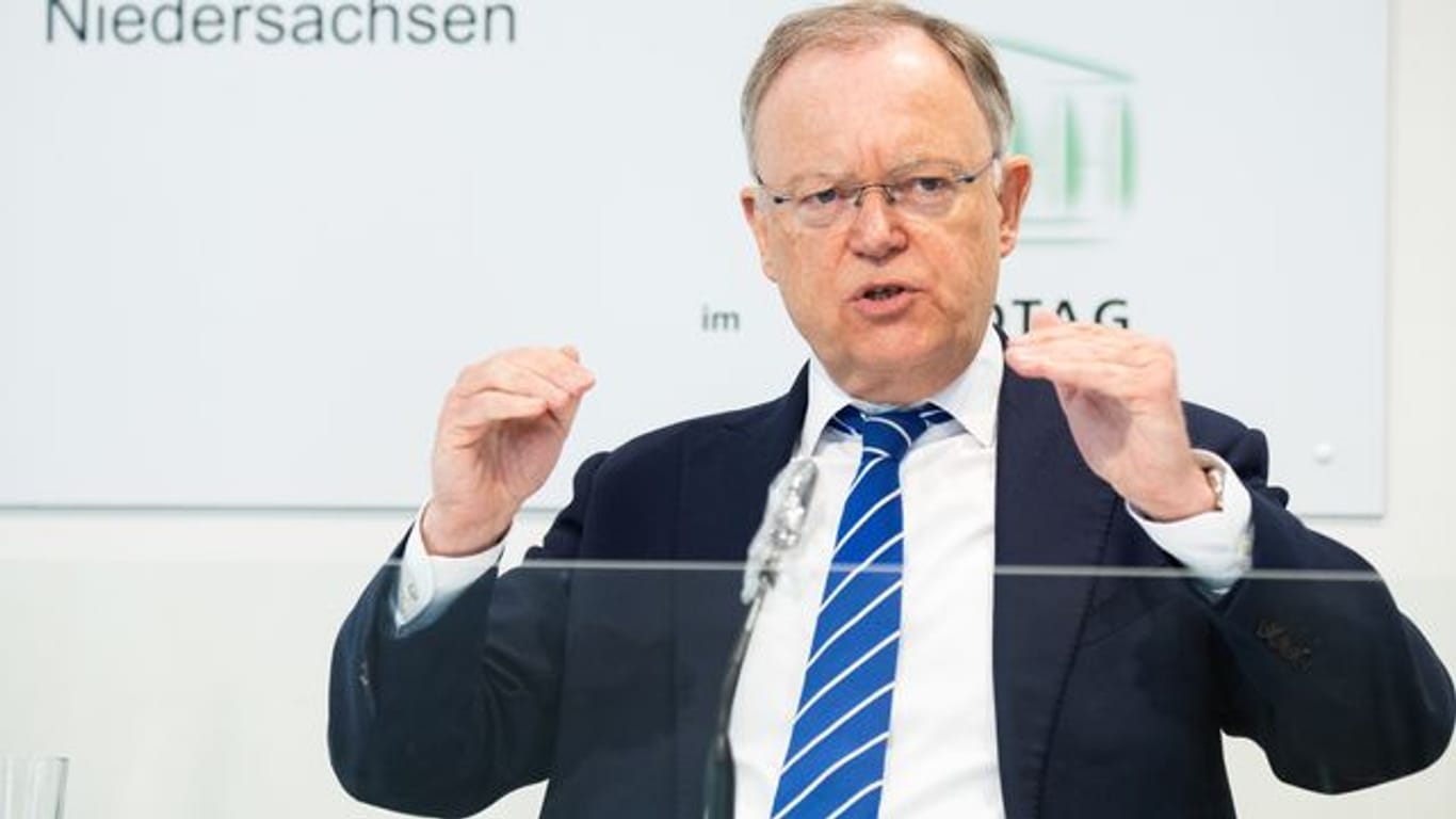 Stephan Weil (SPD), Ministerpräsident Niedersachsen (Archivbild): Er ist der Meinung, dass sich erst in einigen Wochen erkennen lässt, ob weitere Öffnungen möglich sind.