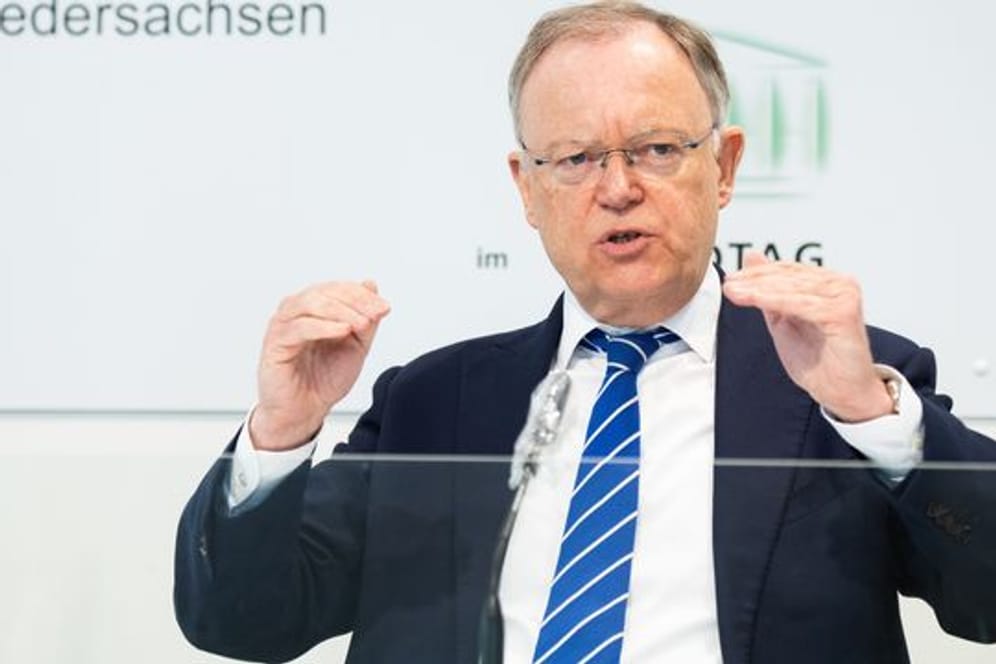 Stephan Weil (SPD), Ministerpräsident Niedersachsen (Archivbild): Er ist der Meinung, dass sich erst in einigen Wochen erkennen lässt, ob weitere Öffnungen möglich sind.