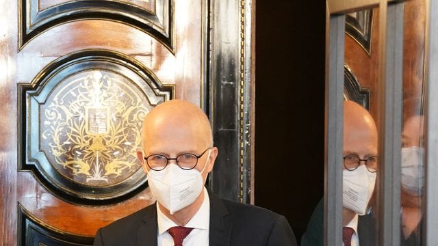 Peter Tschentscher (SPD), Erster Bürgermeister und Präsident des Senats der Freien und Hansestadt Hamburg: Außengastronomie und Einzelhandel dürfen wieder öffnen. Peter Tschentscher (SPD), Erster Bürgermeister und Präsident des Senats der Freien und Hansestadt Hamburg: Außengastronomie und Einzelhandel dürfen wieder öffnen.