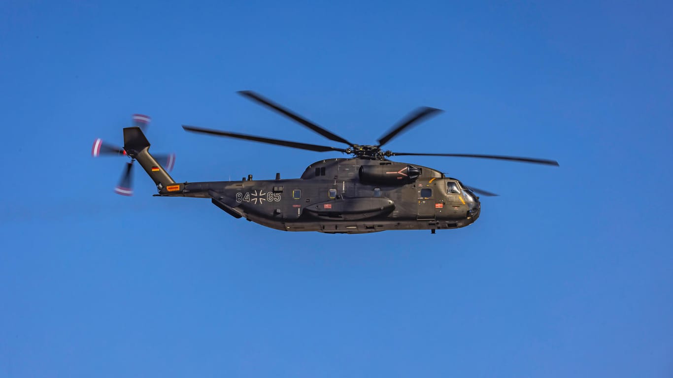 Ein Hubschrauber der deutschen Luftwaffe: Bei Testflügen mit einem Hubschrauber haben Unbekannte versucht, die Piloten mit einem Laserpointer zu blenden(Symbolfoto).