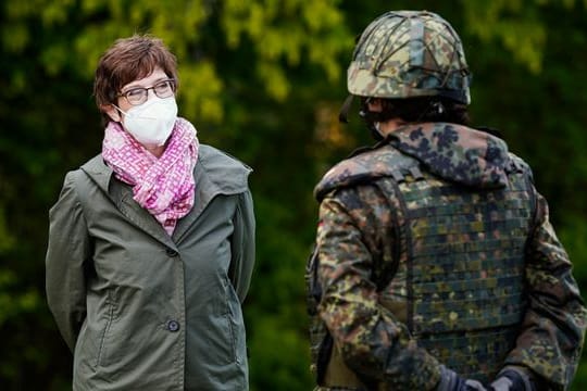 Annegret Kramp-Karrenbauer in der General-Dr.