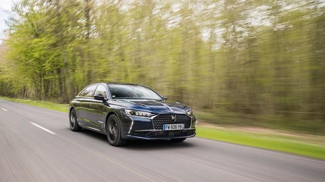 Geräuscharm unterwegs: Die Plug-in-Versionen des Modells DS 9 können bis zu rund 60 Kilometer weit rein elektrisch rollen. Geräuscharm unterwegs: Die Plug-in-Versionen des Modells DS 9 können bis zu rund 60 Kilometer weit rein elektrisch rollen.