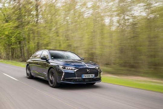 Geräuscharm unterwegs: Die Plug-in-Versionen des Modells DS 9 können bis zu rund 60 Kilometer weit rein elektrisch rollen.
