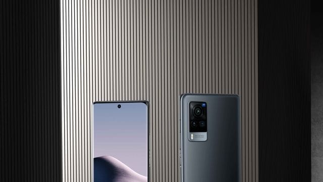 Das Vivo X60 Pro 5G (800 Euro) besitzt einen 6,56 Zoll großen, quasi randlosen AMOLED-Bildschirm (2376 mal 1080 Pixel) mit HDR10+ und 120-Hertz-Bildwiederholrate. Das Vivo X60 Pro 5G (800 Euro) besitzt einen 6,56 Zoll großen, quasi randlosen AMOLED-Bildschirm (2376 mal 1080 Pixel) mit HDR10+ und 120-Hertz-Bildwiederholrate.
