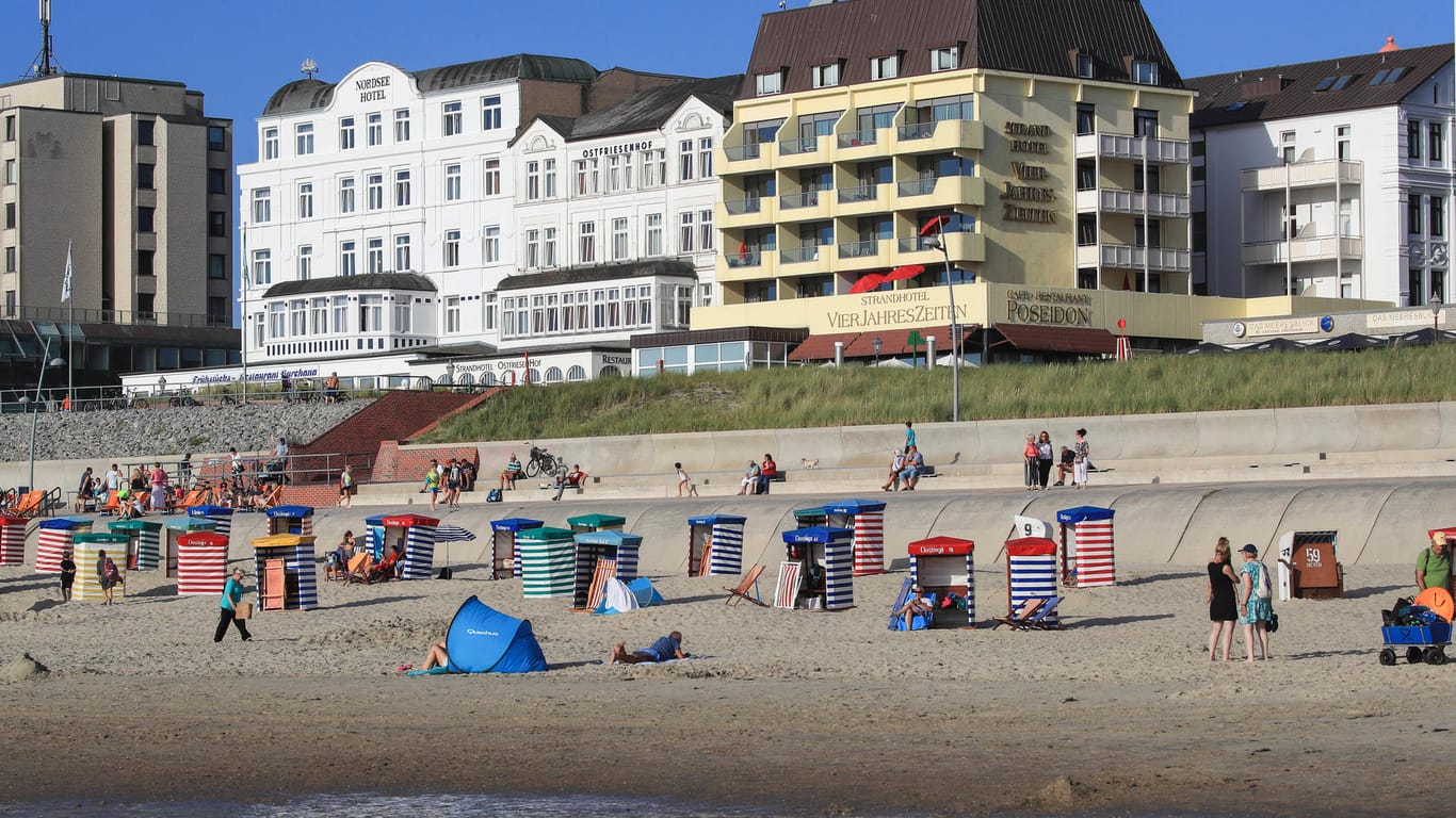 Blick auf eine Promenade auf der Nordseeinsel Borkum (Symbolbild): Nach einen Gerichtsurteil dürfen nun auch auswärtige Touristen in Niedersachsen übernachten.