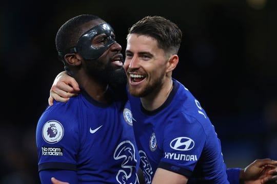 Antonio Rüdiger (l) und Jorginho trafen beide für den FC Chelsea.