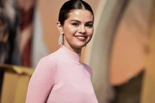 Selena Gomez sucht in einer neuen Comedyserie mit Steve Martin nach Mördern.