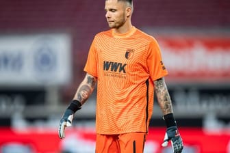 Augsburgs Torwart Rafal Gikiewicz möchte den alleinigen Tore-Rekord von Robert Lewandowski verhindern.